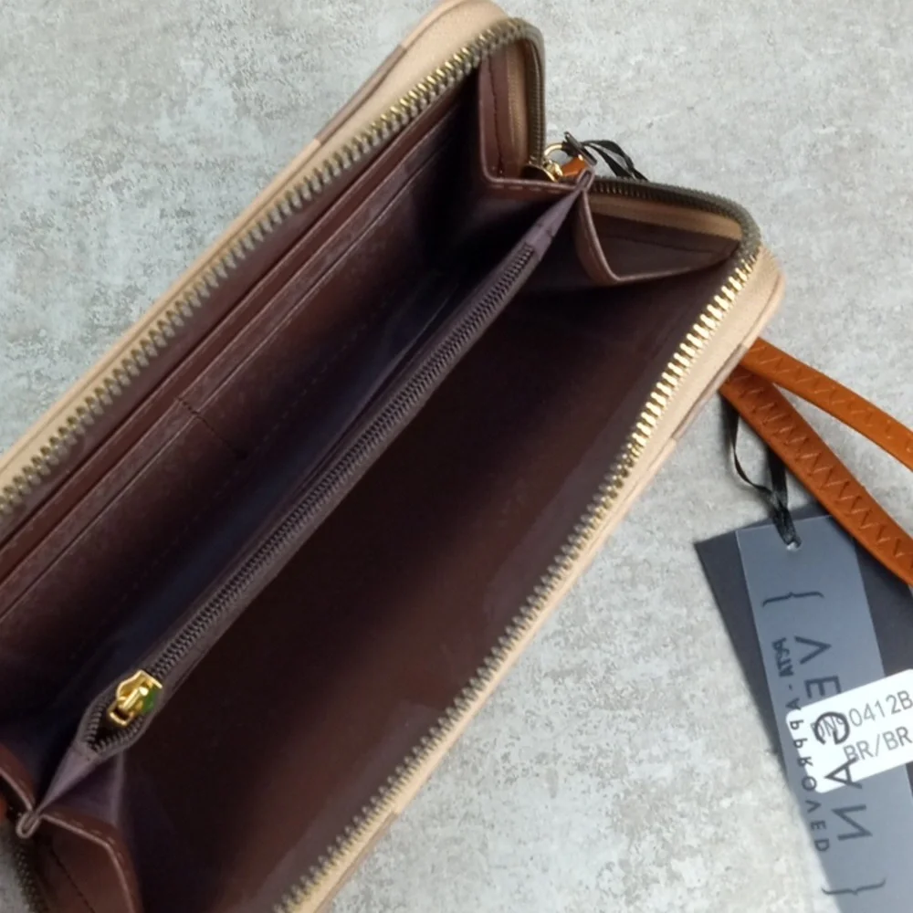 Deluxity Los Angeles Multi-Color Zip Wallet